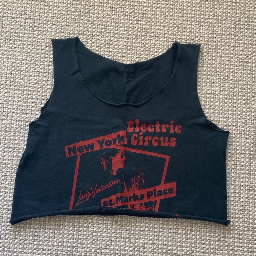 Brandy Melville Black and Red Graphic Crop Top
